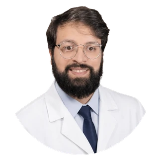 Foto do Dr. Matheus Gallo, de jaleco branco